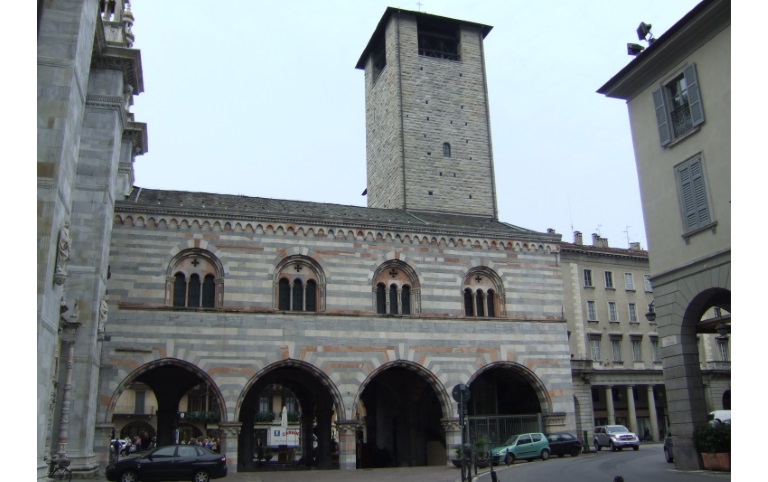 Broletto Palace in Como
